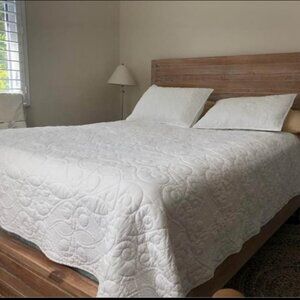 Queen size quilt  blanket throw - Pottery barn